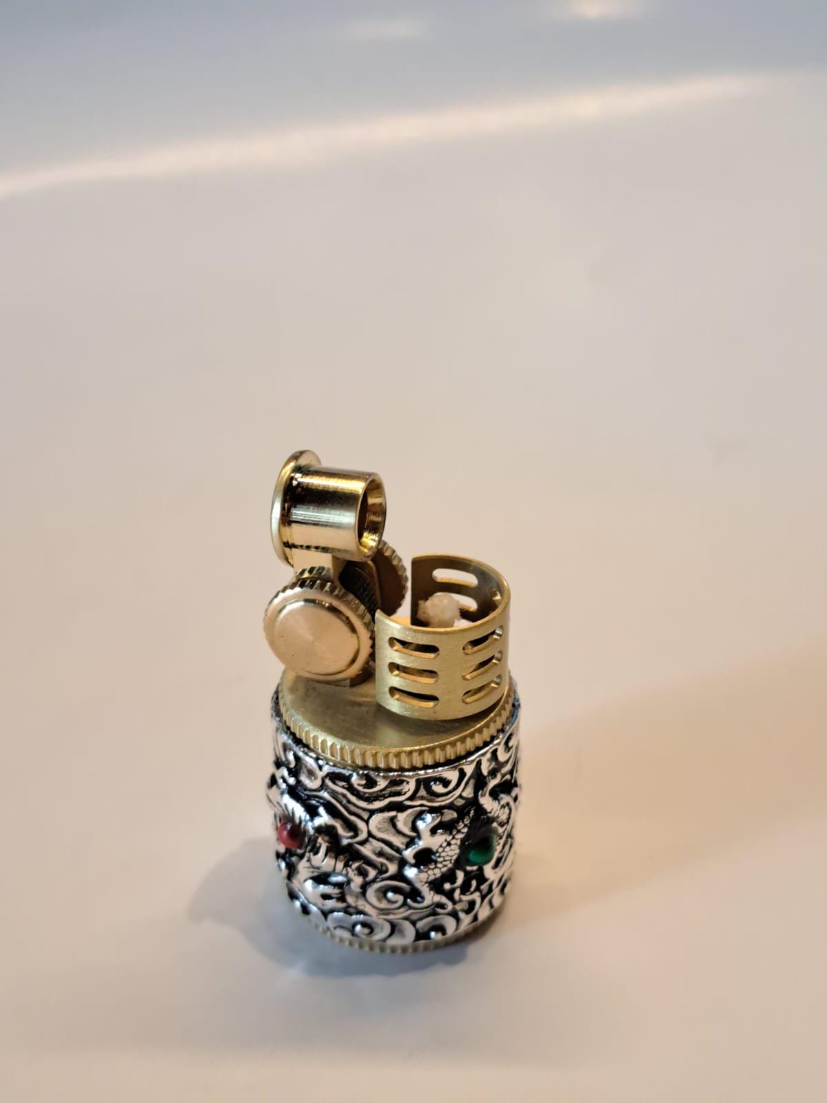 Antique-Style Table Lighter – Ornate Brass & Silver Design with Gem Accents | Refillable Kerosene Wick Lighter + Gift Box