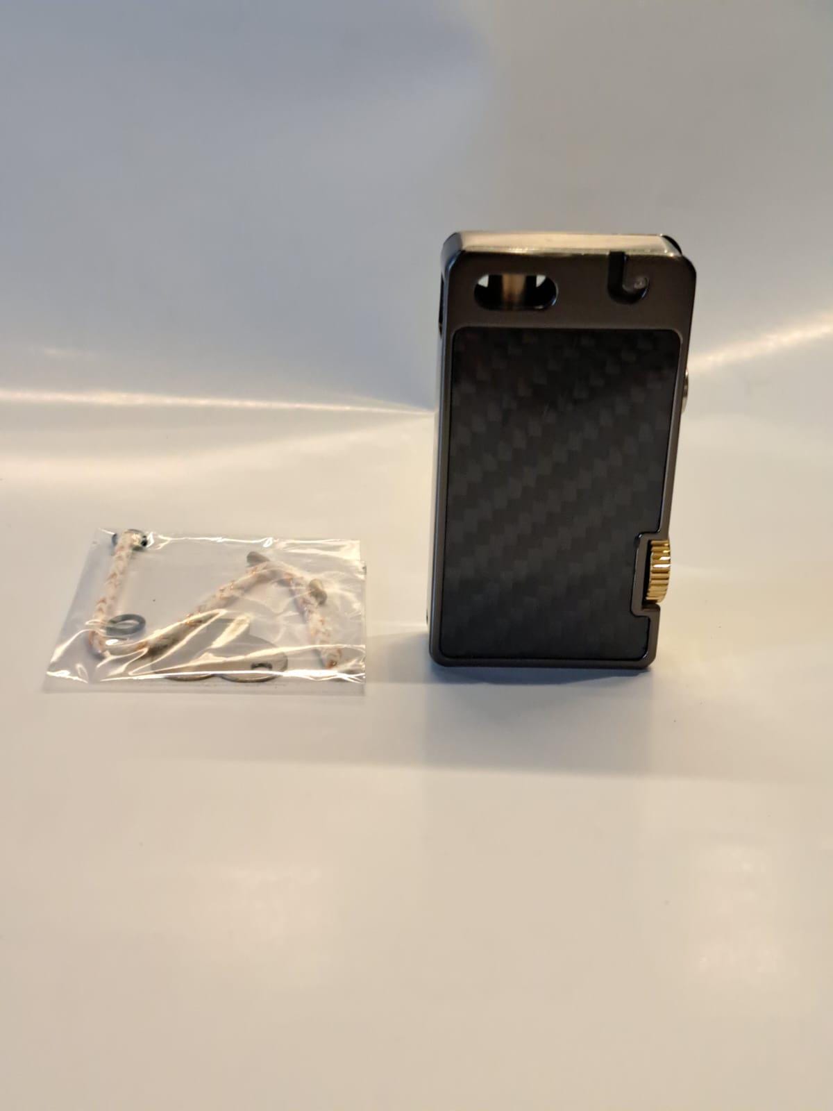 Sleek Black Carbon Fiber Butane Gas Lighter – Luxury Refillable Windproof Flame